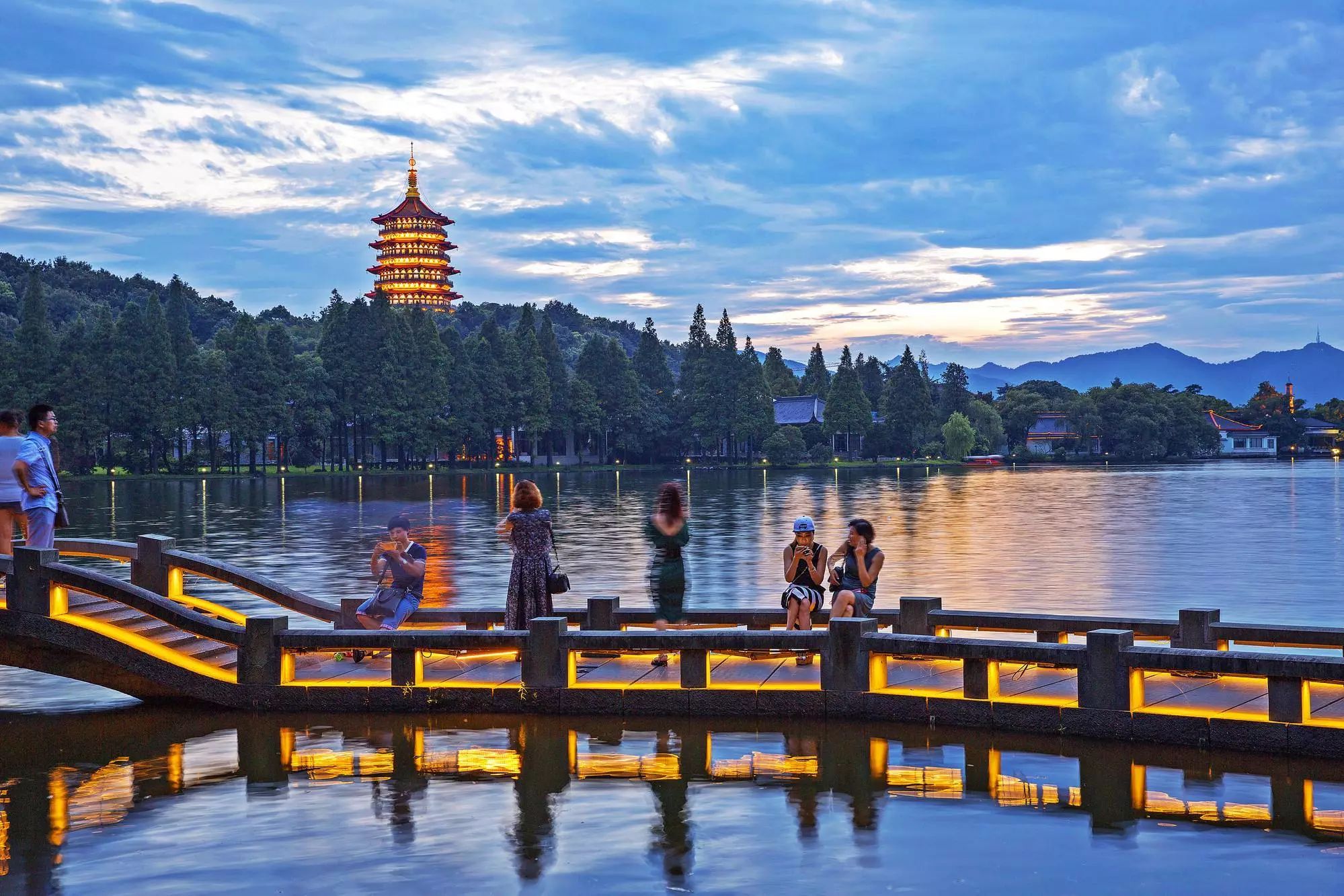 南京、靈山大佛、魔都上海、西湖美景、烏鎮、夜景蘇州古運河、夜登金茂大廈·船游黃浦江、杭州宋城5日游全攻略